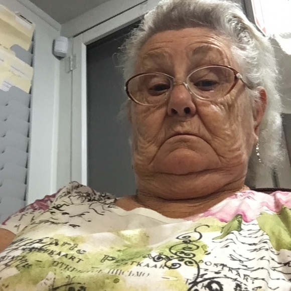 Meet your Posher, Dorothy - Picture 2 of 2